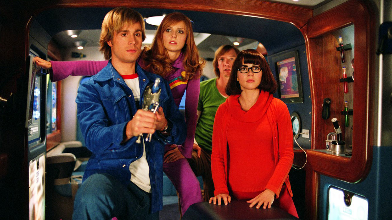 Mystery Inc (l to r) Fred (Freddie Prinze Jr), Daphne (Sarah Michelle Gellar), Shaggy (Matthew Lillard) and Velma (Linda Cardellini) in Scooby Doo 2 Monsters Unleashed (2004)