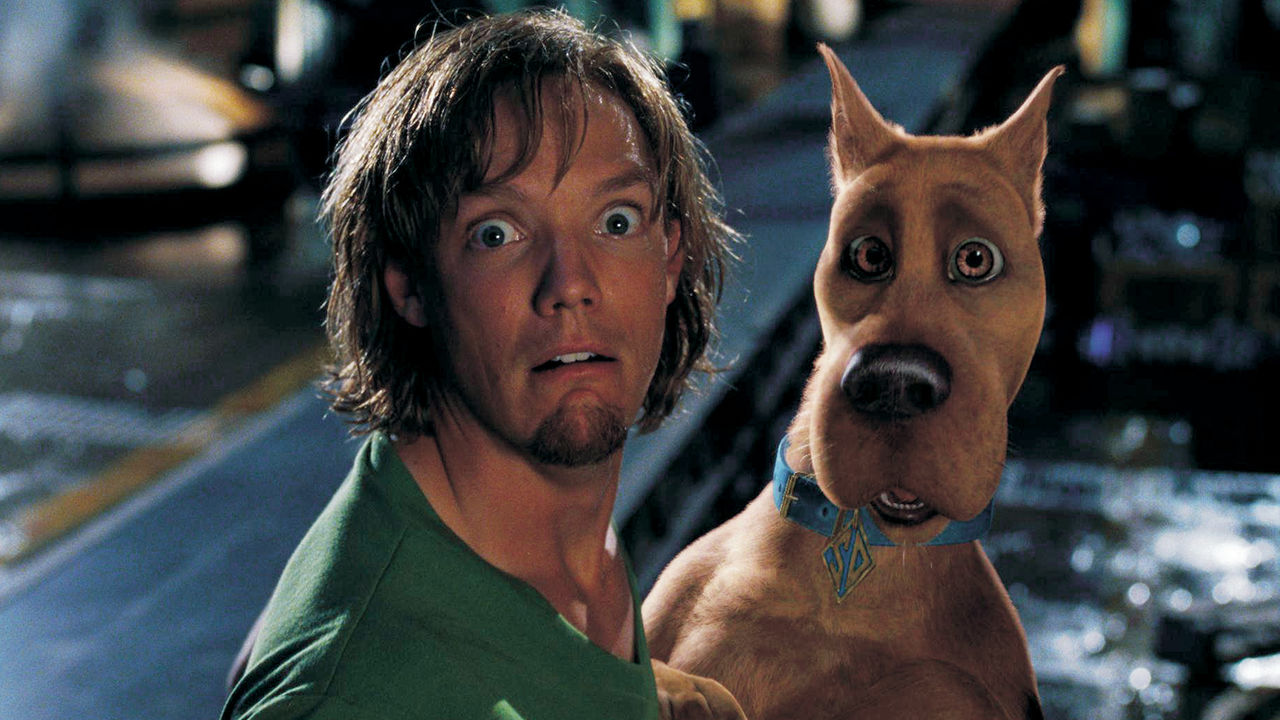 Shaggy (Matthew Lillard) and Scooby-Doo in Scooby-Doo (2002)