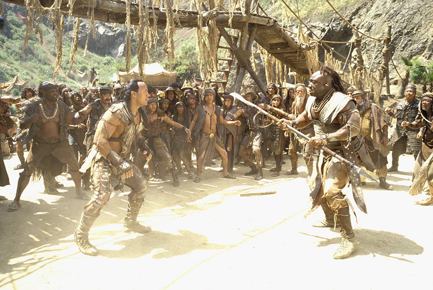 Mathayus (The Rock) shows down with the Nubian King Balthazar (Michael Clarke Duncan) in The Scorpion King (2002)