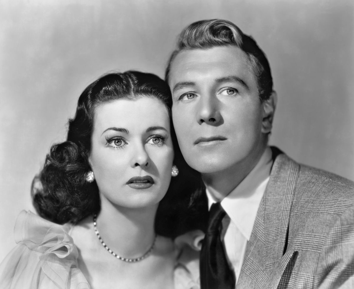 Celia Barrett (Joan Bennett0 and her newlywed husband Mark Lamphere (Michael Redgrave) in Secret Beyond the Door (1948)