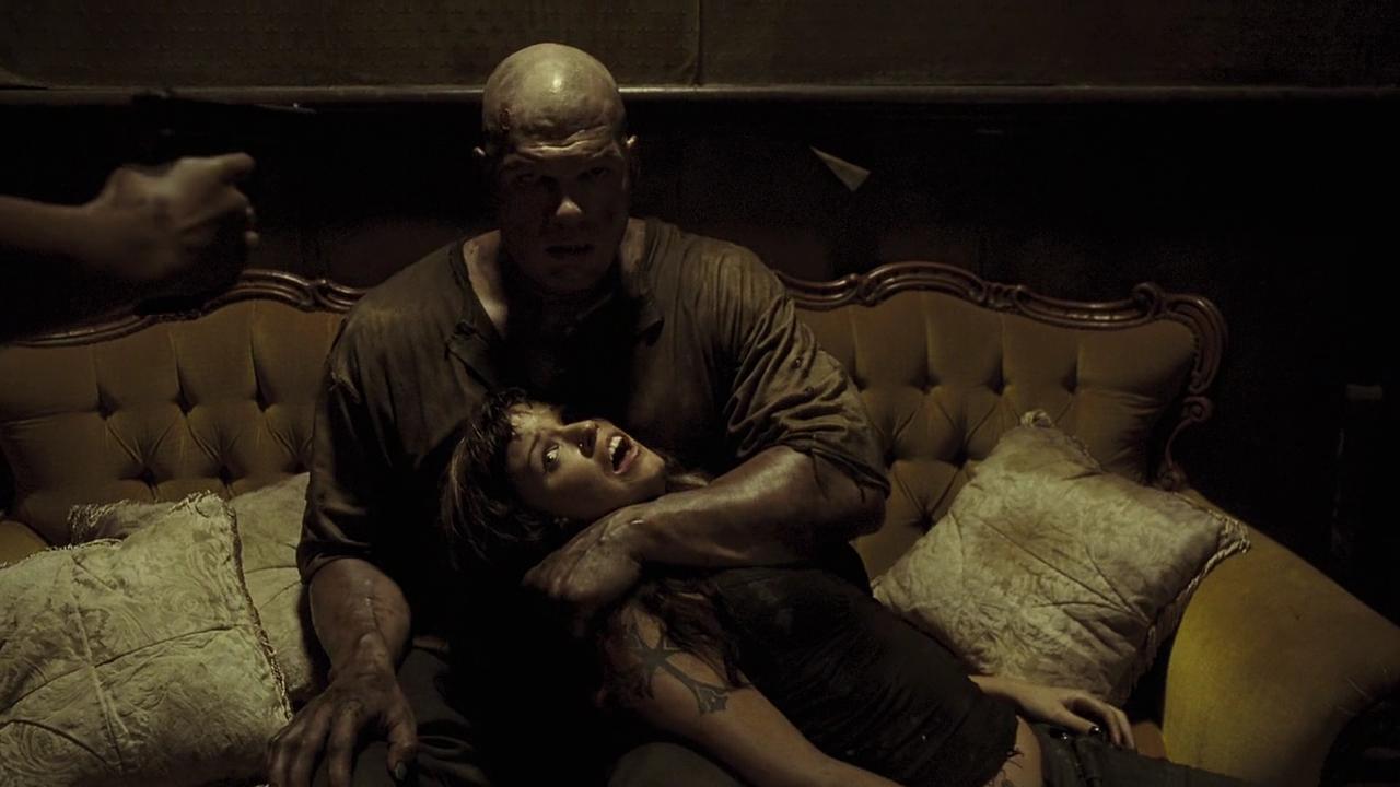 The killer Jacob Goodnight (Kane) with Samantha Noble in See No Evil (2006)