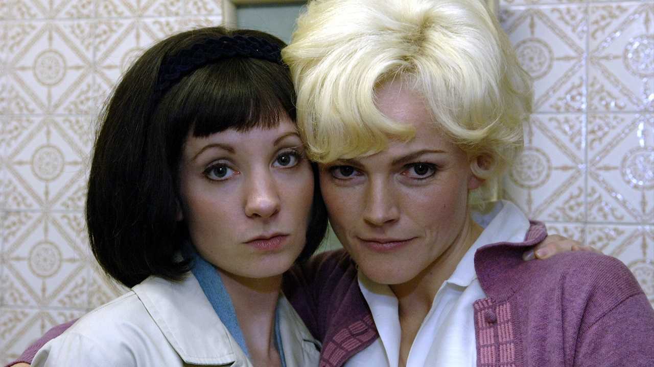 Maureen Smith (Joanne Froggatt) and Myra Hindley (Maxine Peake) in See No Evil: The Moors Murders (2006)