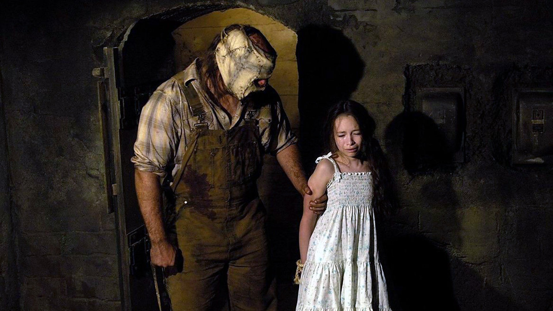 Will Sanderson as Max Seed, the serial killer returned from the dead, with abducted victim Jodelle Ferland in Seed (2007)