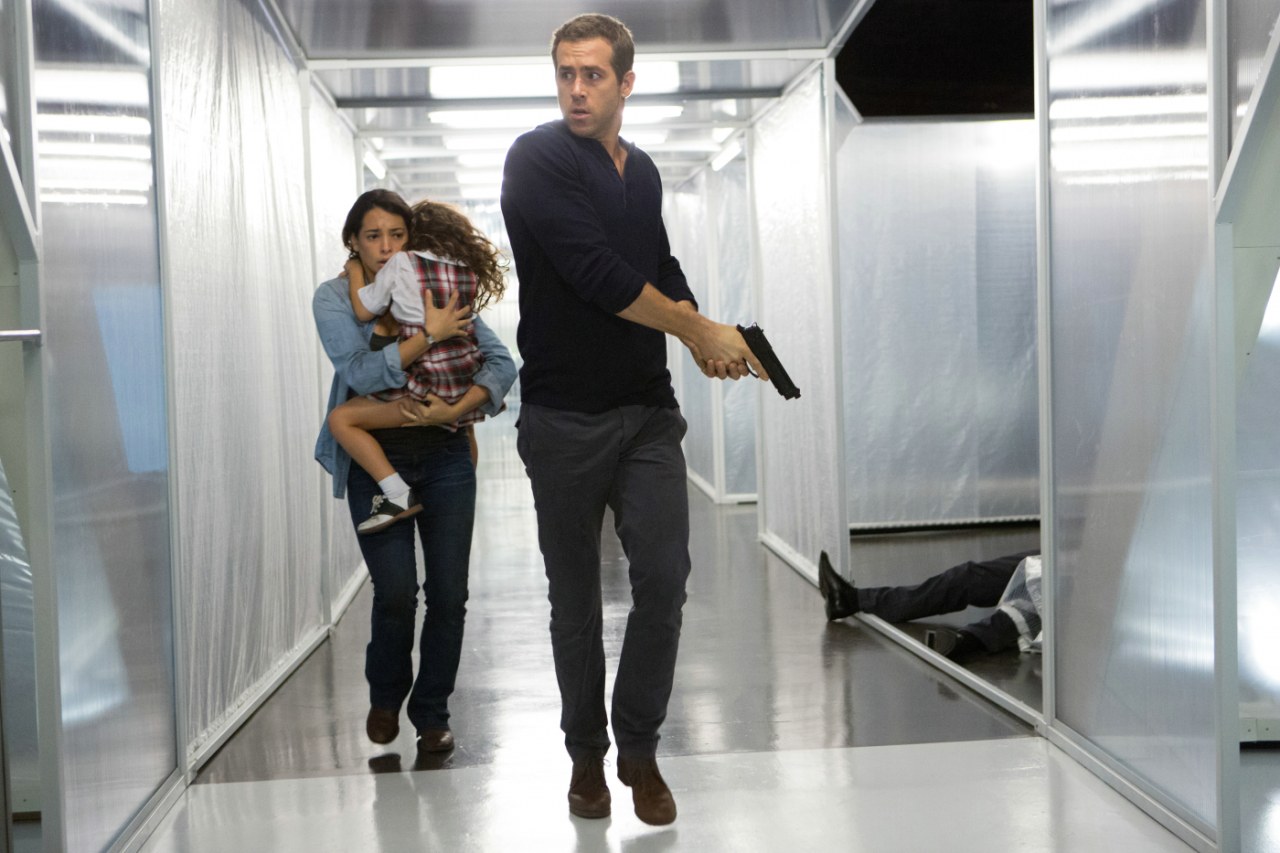 Ryan Reynolds on the run with wife Natalie Martinez and daughter Jaynee-Lynne Kinchen in Self/less (2015)