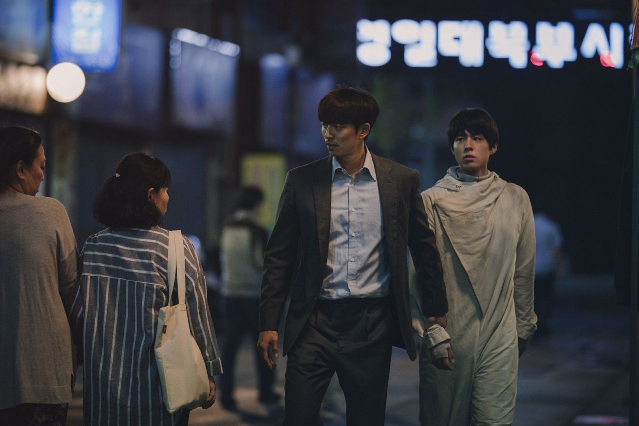 Min Gi-heon (Gong Yoo) and Seo Bok (Park Bo-gum) in Seobok (2021)