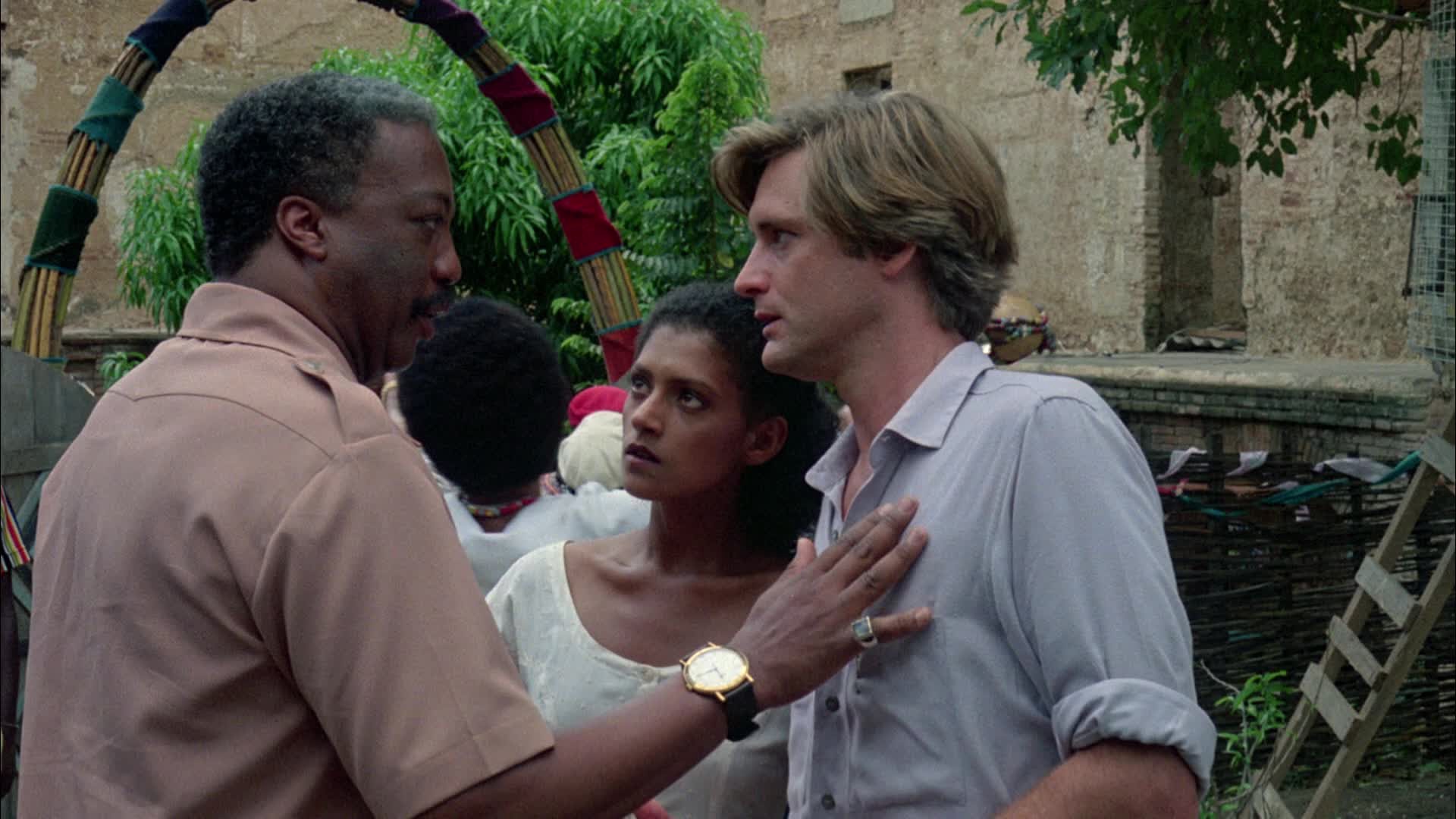 (l to r) Houngan Paul Winfield, doctor Cathy Tyson and with Bill Pullman as anthropologist Dennis Alan in The Serpent and the Rainbow (1988)