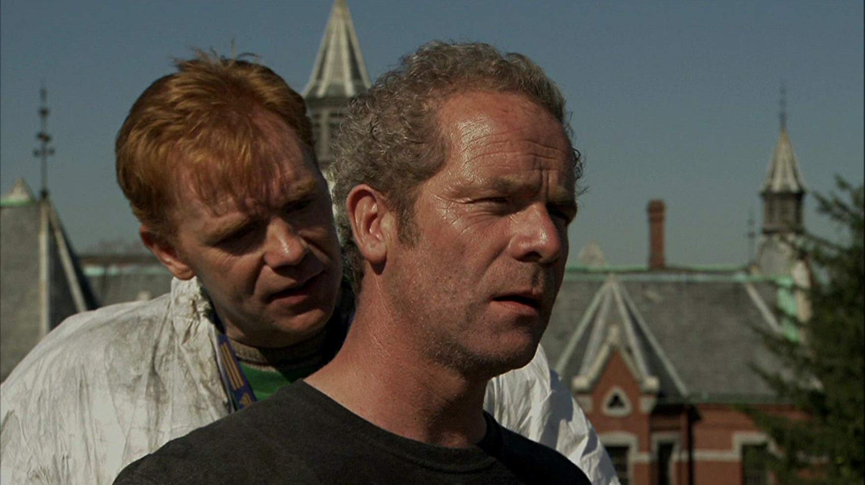 David Caruso, Peter Mullan in Session 9 (2001)