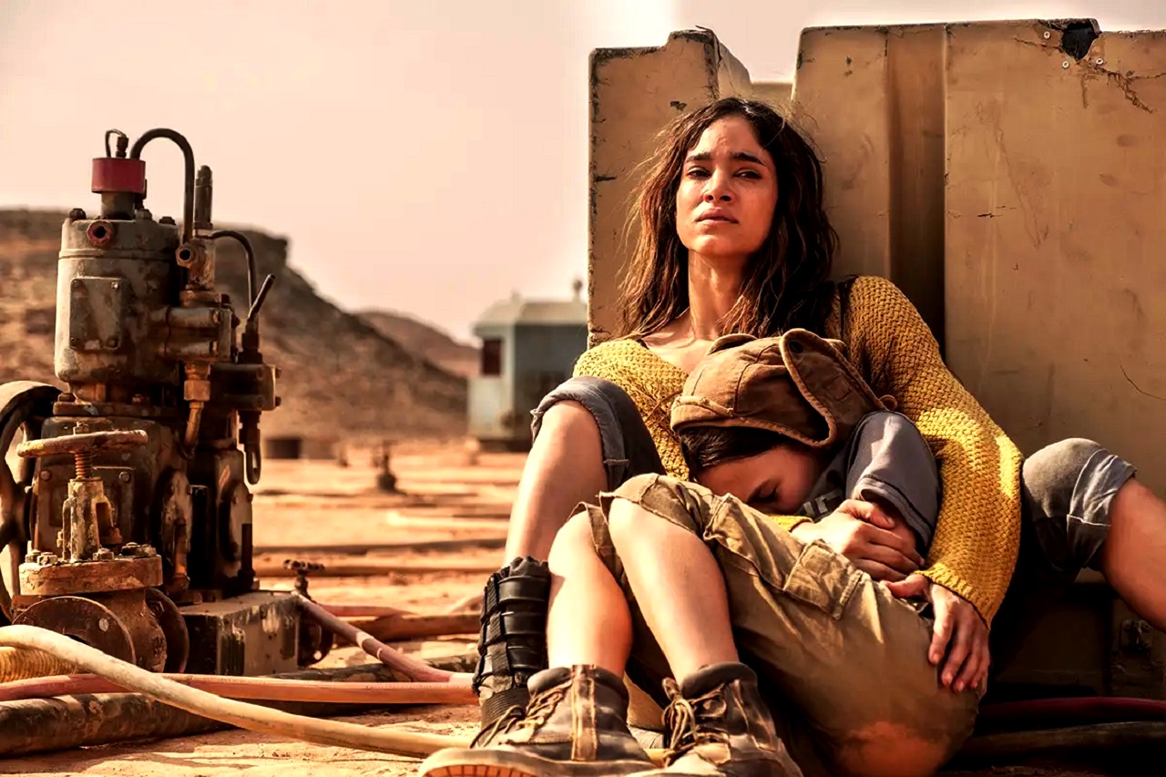 Sofia Boutella and daughter Brooklyn Prince on Mars in Settlers (2021)