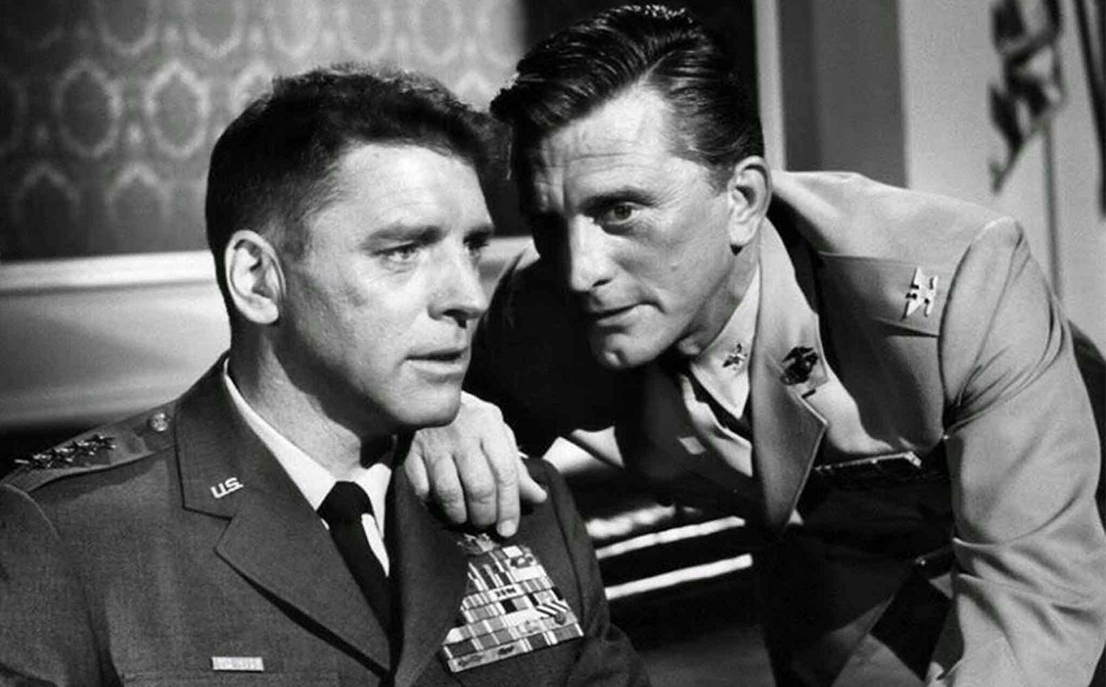 Kirk Douglas (r) confers with General James Mattoon Scott (Burt Lancaster) (l) as he plots a military coup against The President in Seven Days in May (1964)