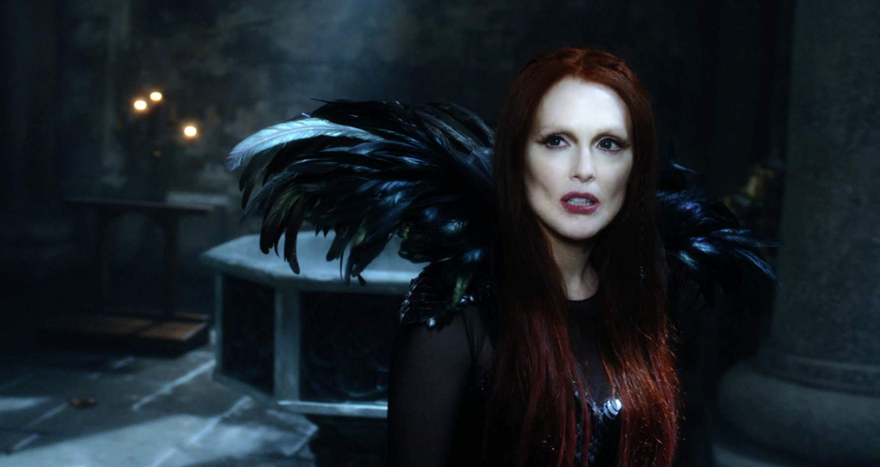 The witch Mother Malkin (Julianne Moore) in Seventh Son (2014)