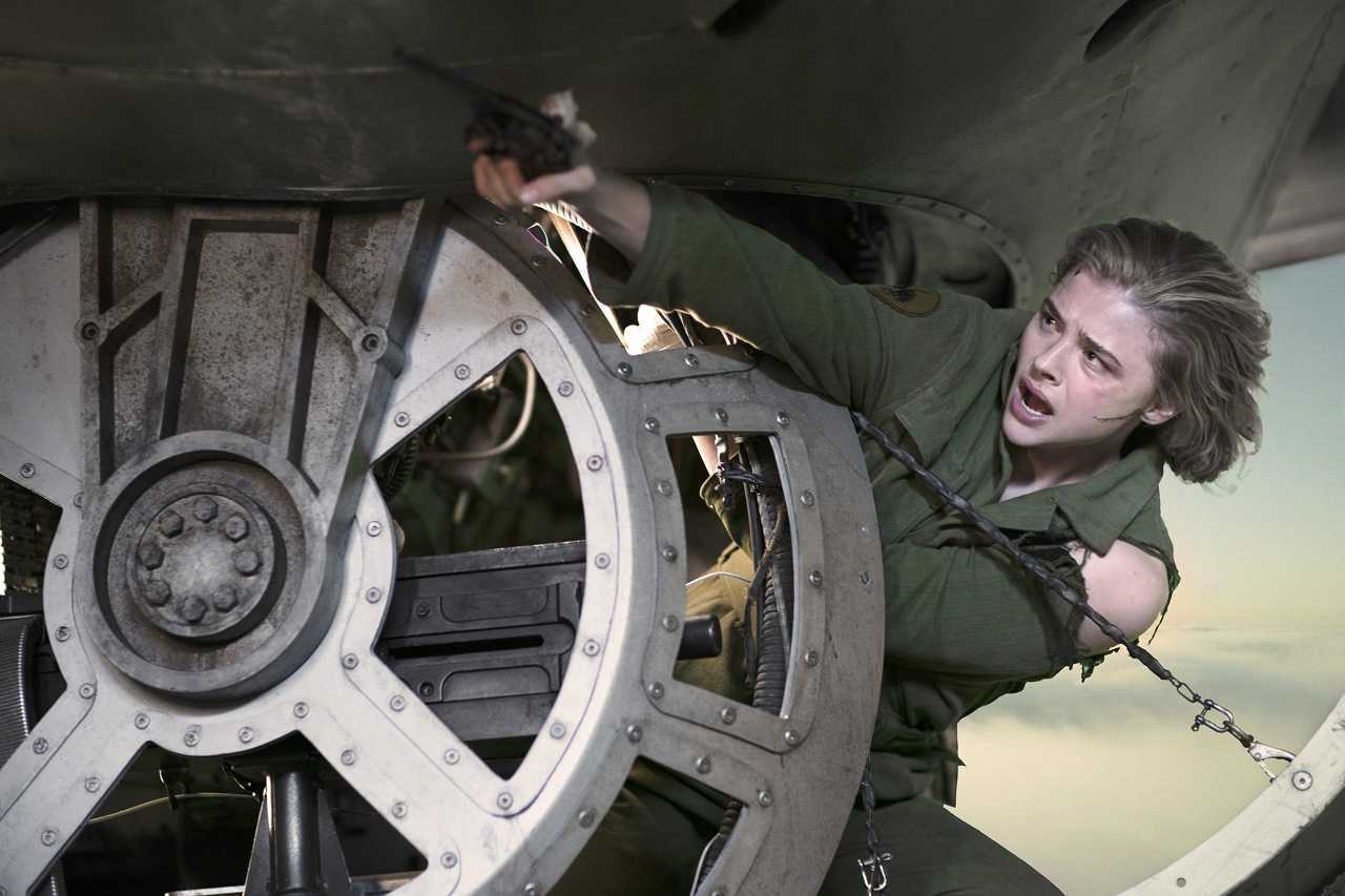 Maude Garrett (Chloe Grace Moretz) ventures out onto the fuselage to fight a gremlin in Shadow in the Cloud (2020)