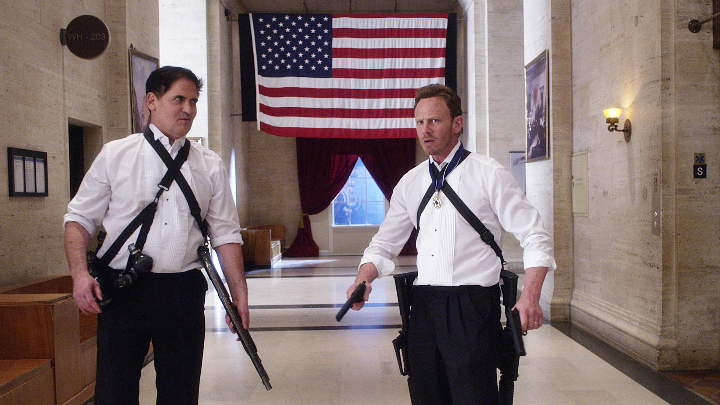 Fin Shepard (Ian Ziering) and the US President (Mark Cuban) defend the White House in Sharknado 3: Oh Hell No! (2015)