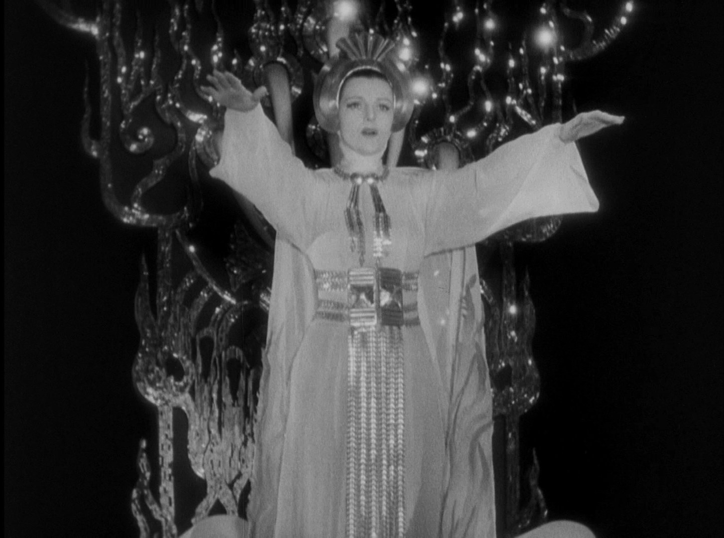 Helen Gahagan as Queen Ayesha in She (1935)