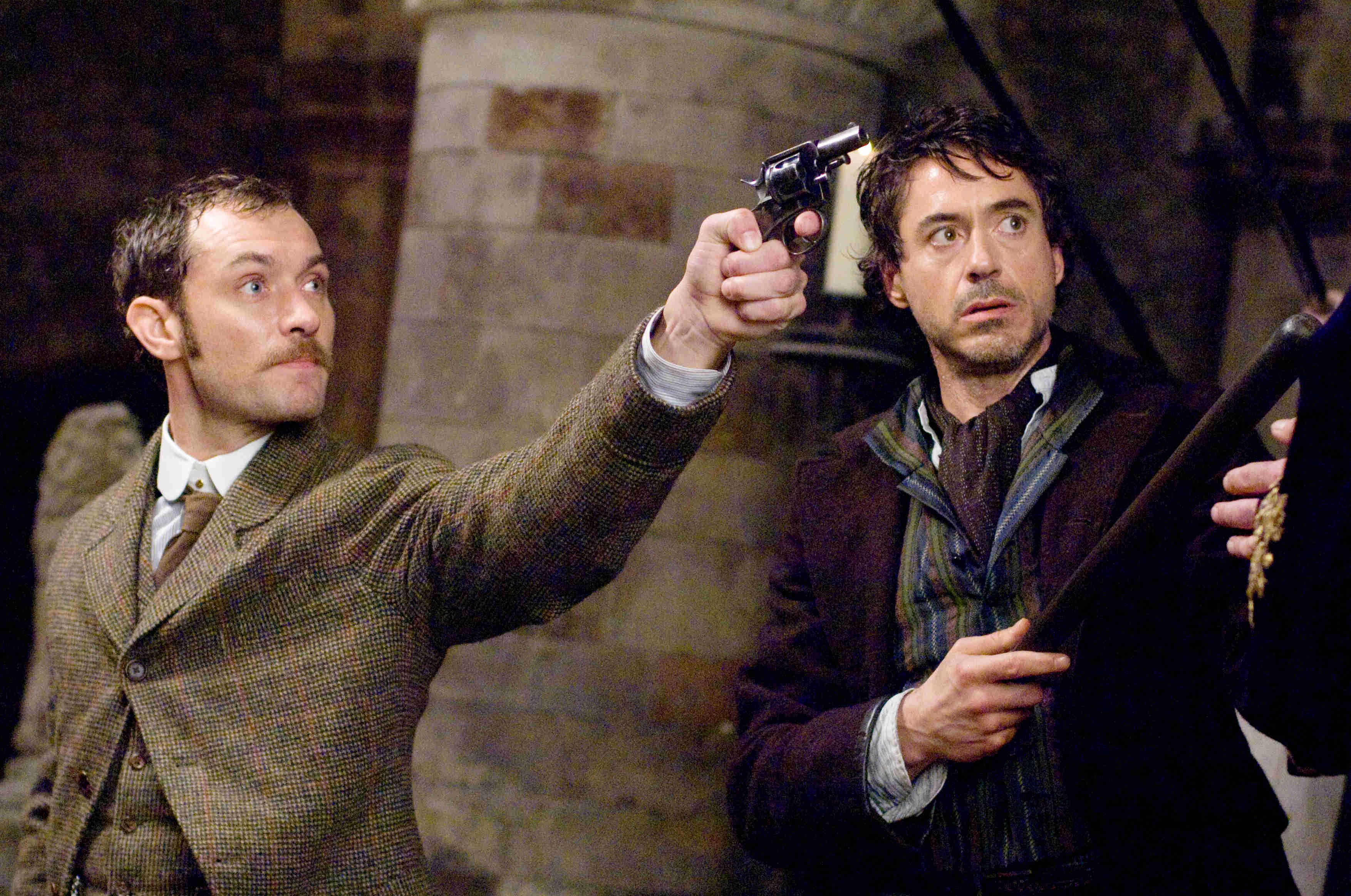 Dr Watson (Jude Law) and Sherlock Holmes (Robert Downey Jr) in Sherlock Holmes (2009)