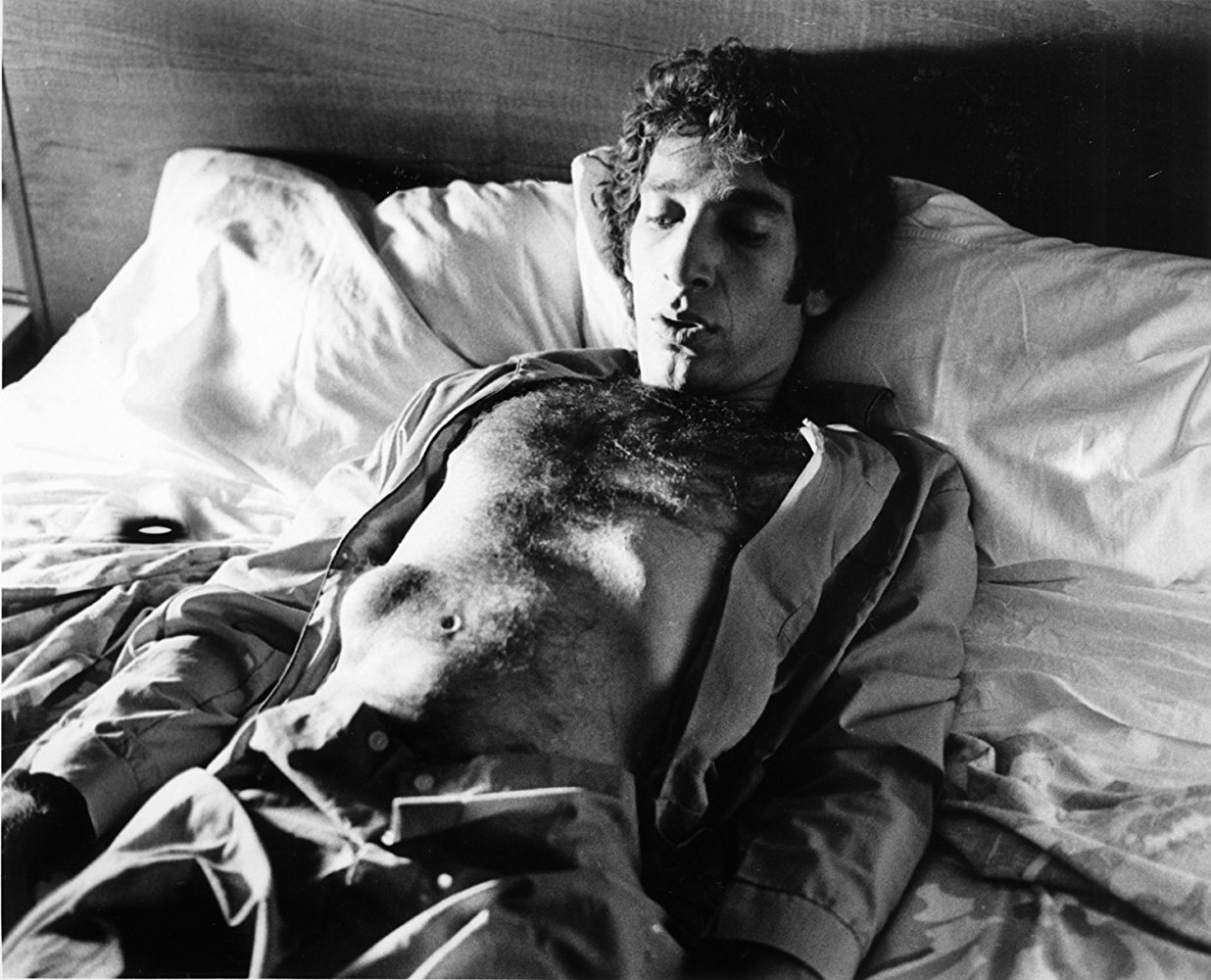 Alan Migicovsky with a parasite in his stomach in Shivers (1975)