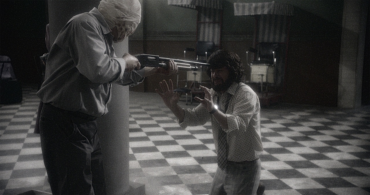 Ulises (Gustavo Sanchez Parra) is threatened at gunpoint by Fernando Becerril in The Similars (2015)