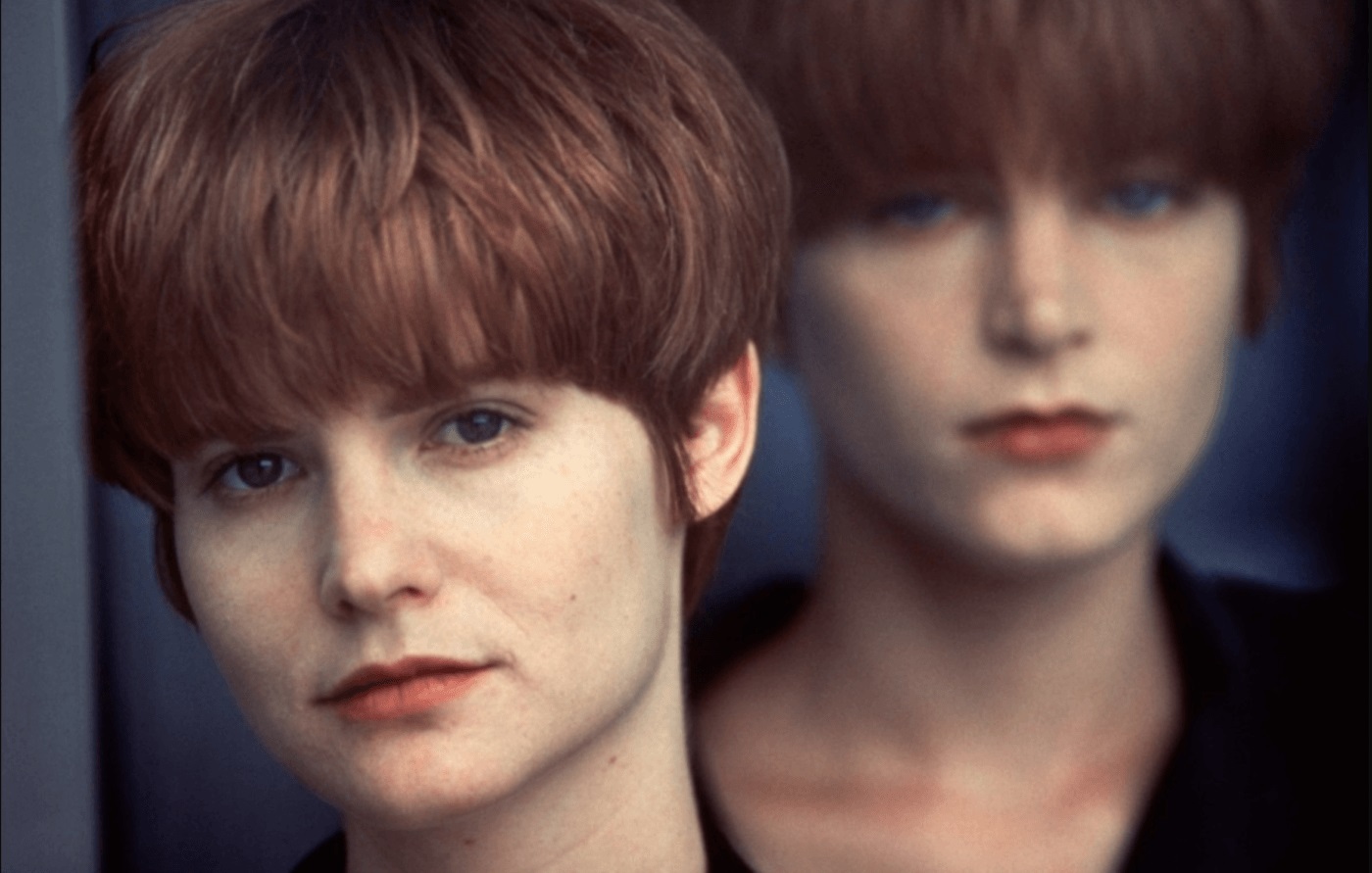 (l to r) Bridget Fonda, Jennifer Jason Leigh in Single White Female (1992)