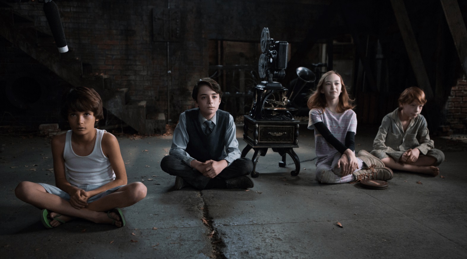 The children sit down to watch 8mm films in Sinister 2 (2015) poster