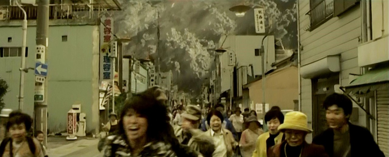 Crowds flees as a tsunami strikes in Sinking of Japan (2006)