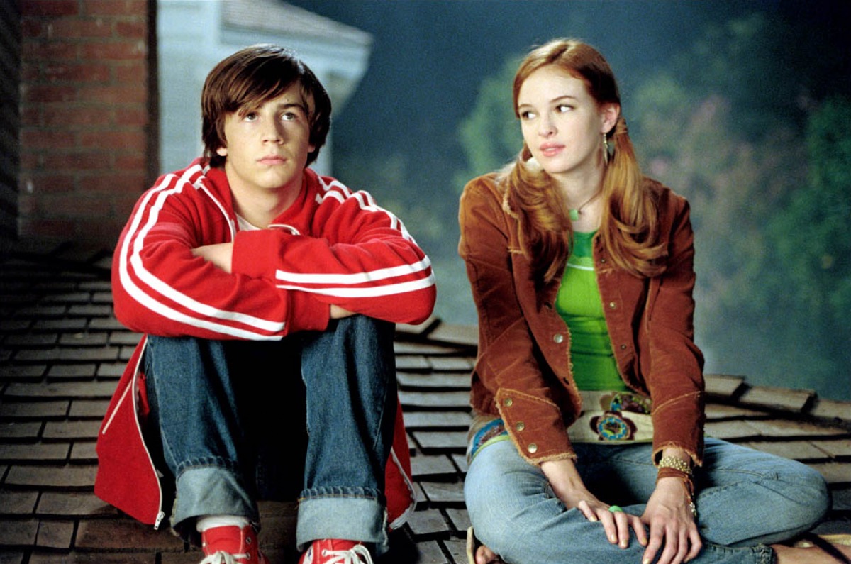 Will Stronghold (Michael Angarano) and Layla (Danielle Panabaker) in Sky High (2005)