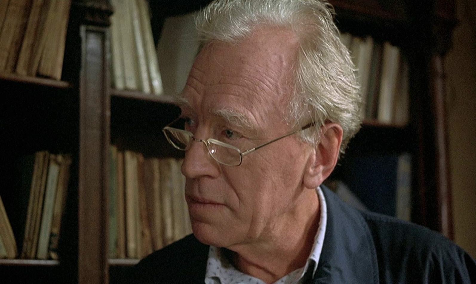 Max Von Sydow as retired police inspector Ulisse Moretti in Sleepless (2001)