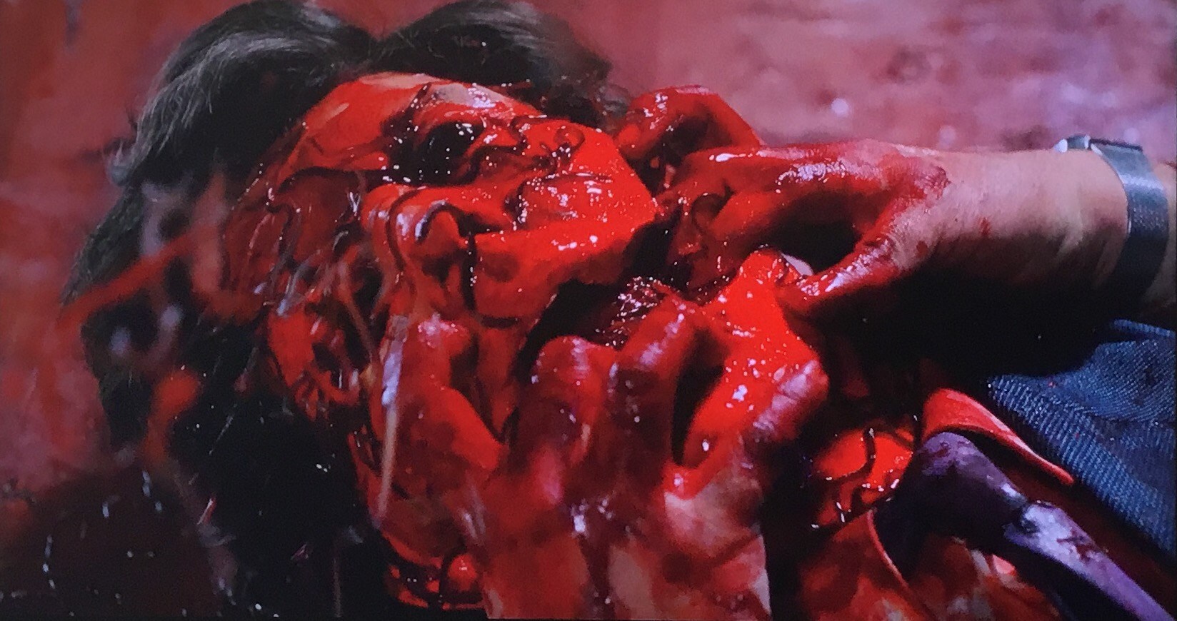 Extremely gory deaths in Slugs (1988)