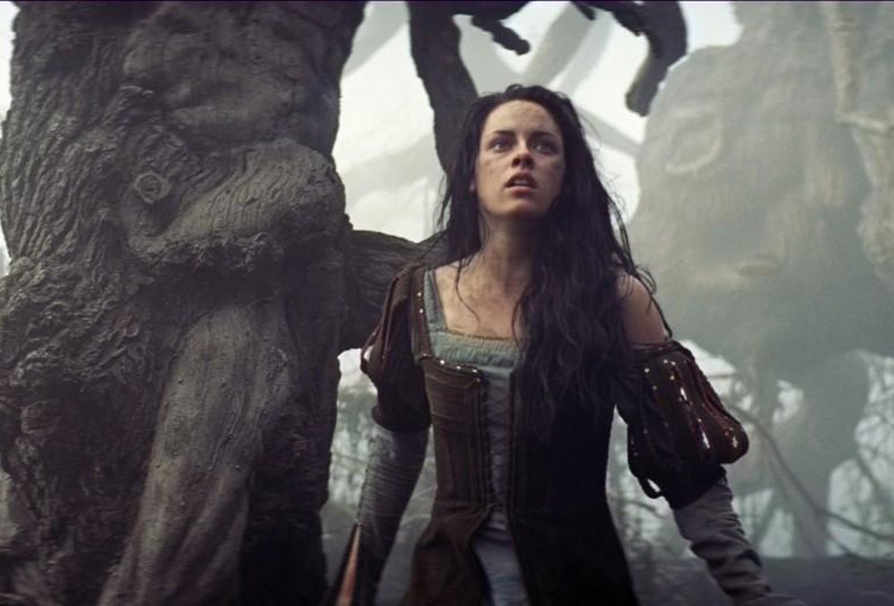 Kristen Stewart as Snow White in Snow White and the Huntsman (2012)