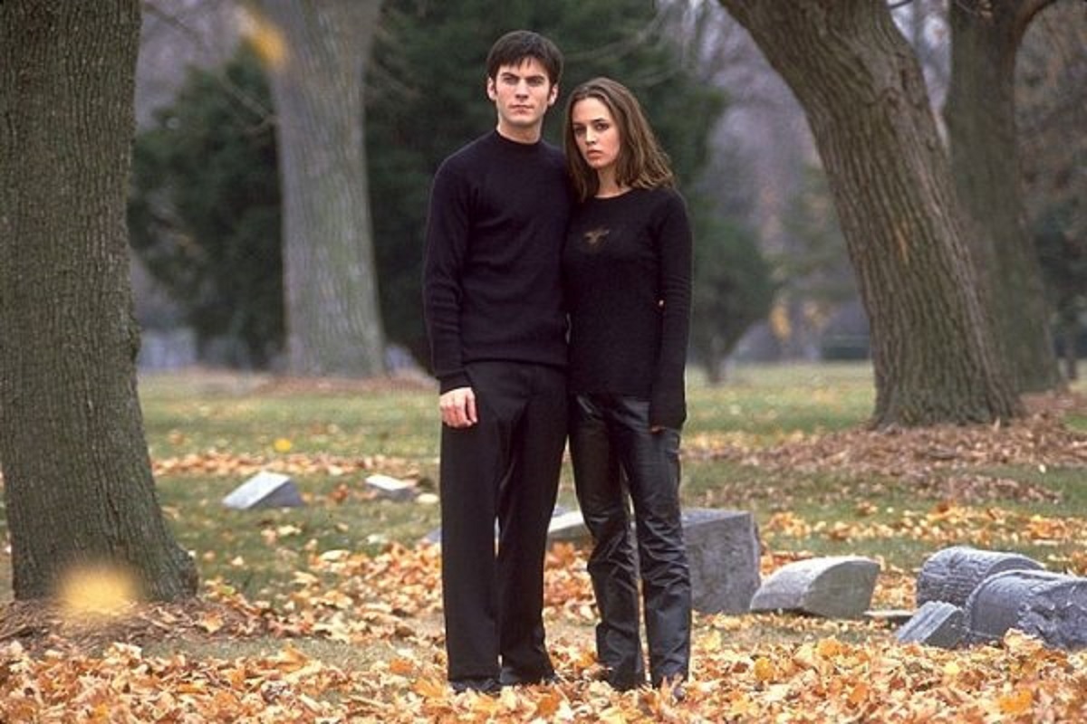 Wes Bentley and Eliza Dushku face haunted happenings in Soul Survivors (2001)