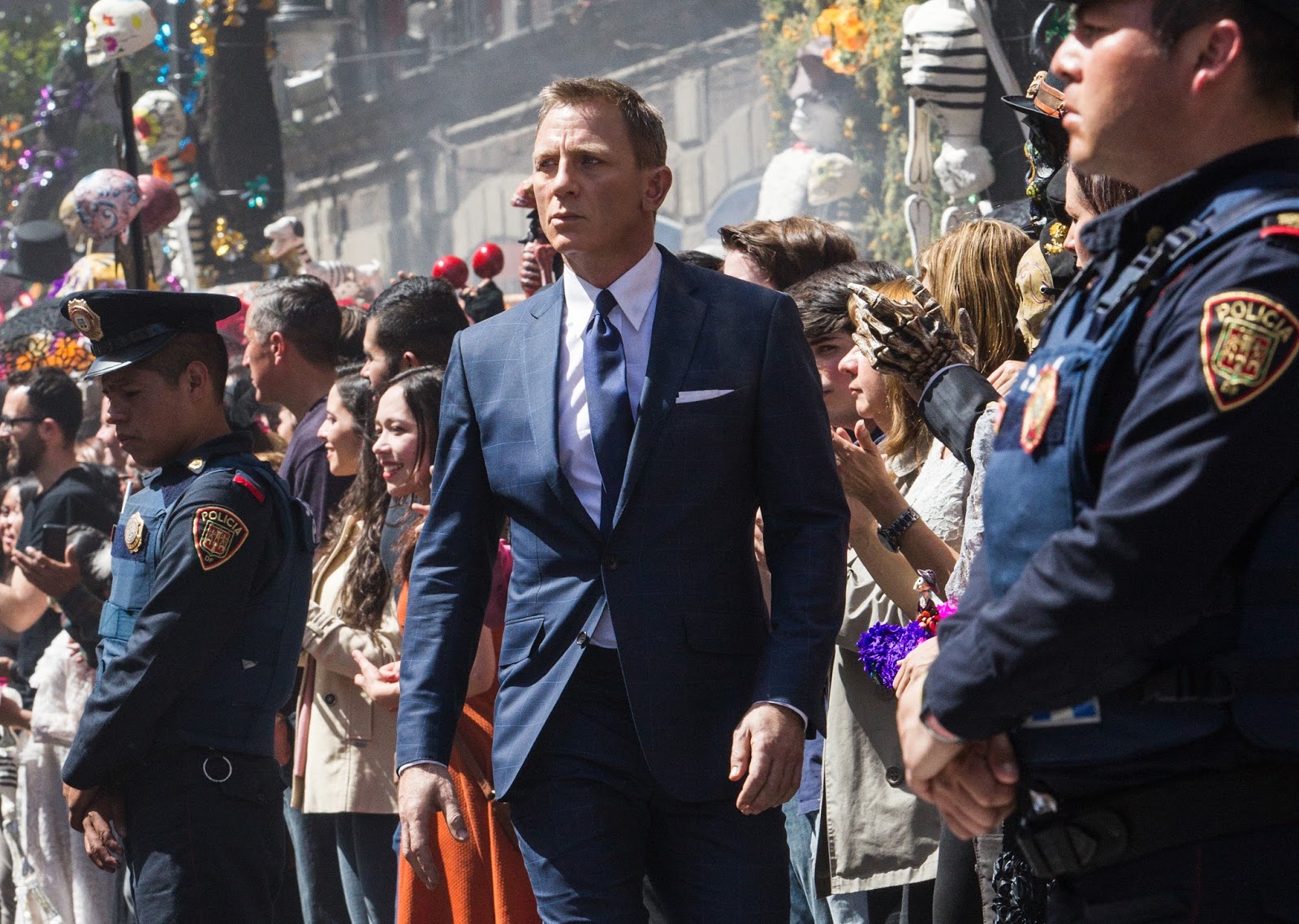 James Bond (Daniel Craig) in the midst of the Day of the Dead festival in Mexico City in Spectre (2015)