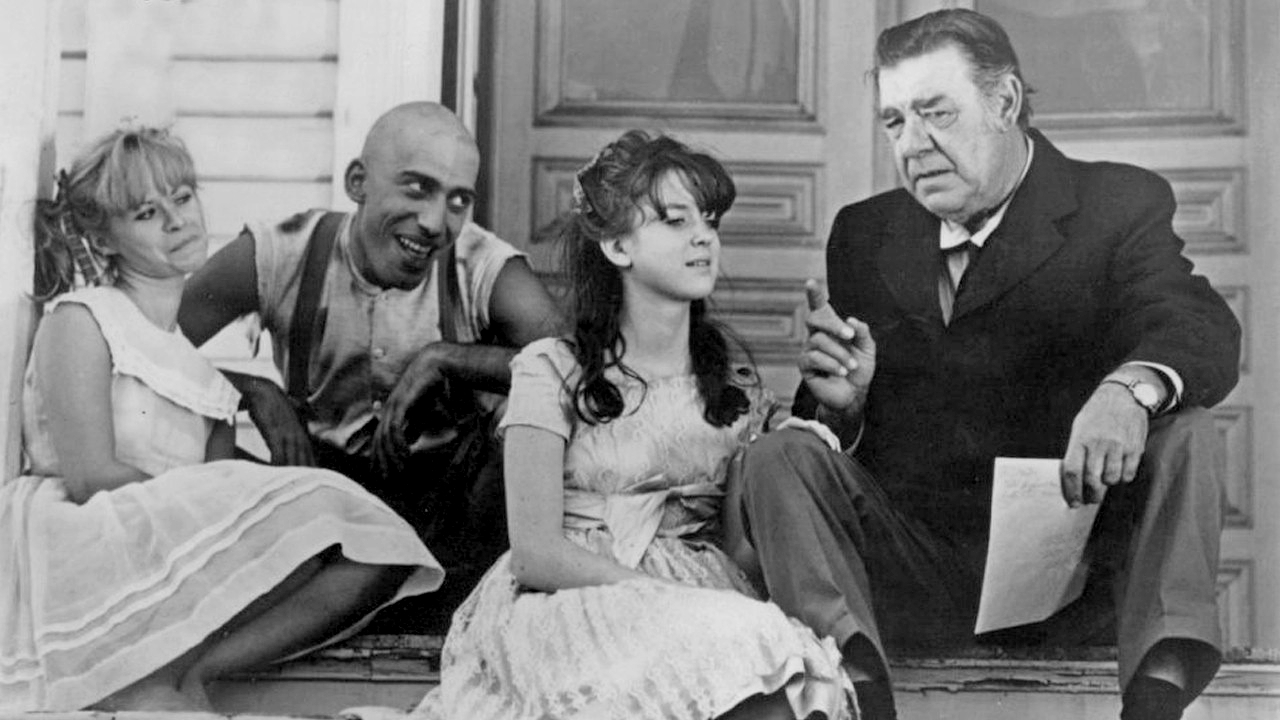 Beverly Washburn, Sid Haig, Jill Banner, Lon Chaney Jr in Spider Baby or, the Maddest Story Ever Told (1968)