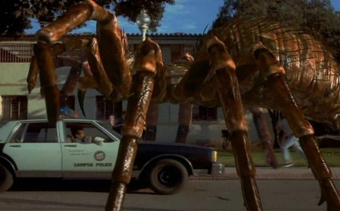 Giant spider vs cop car in Spiders (2000)