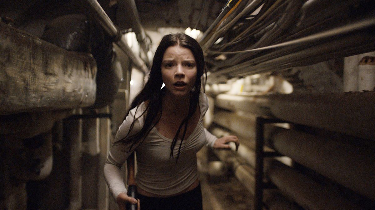 Anya Taylor-Joy tries to escape in Split (2017)