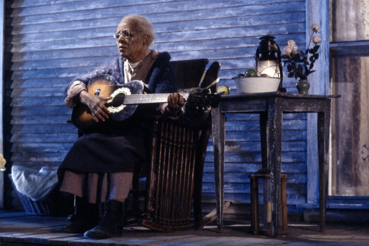 The 106 year old Mother Abigail Freemont (Ruby Dee) in The Stand (1994)