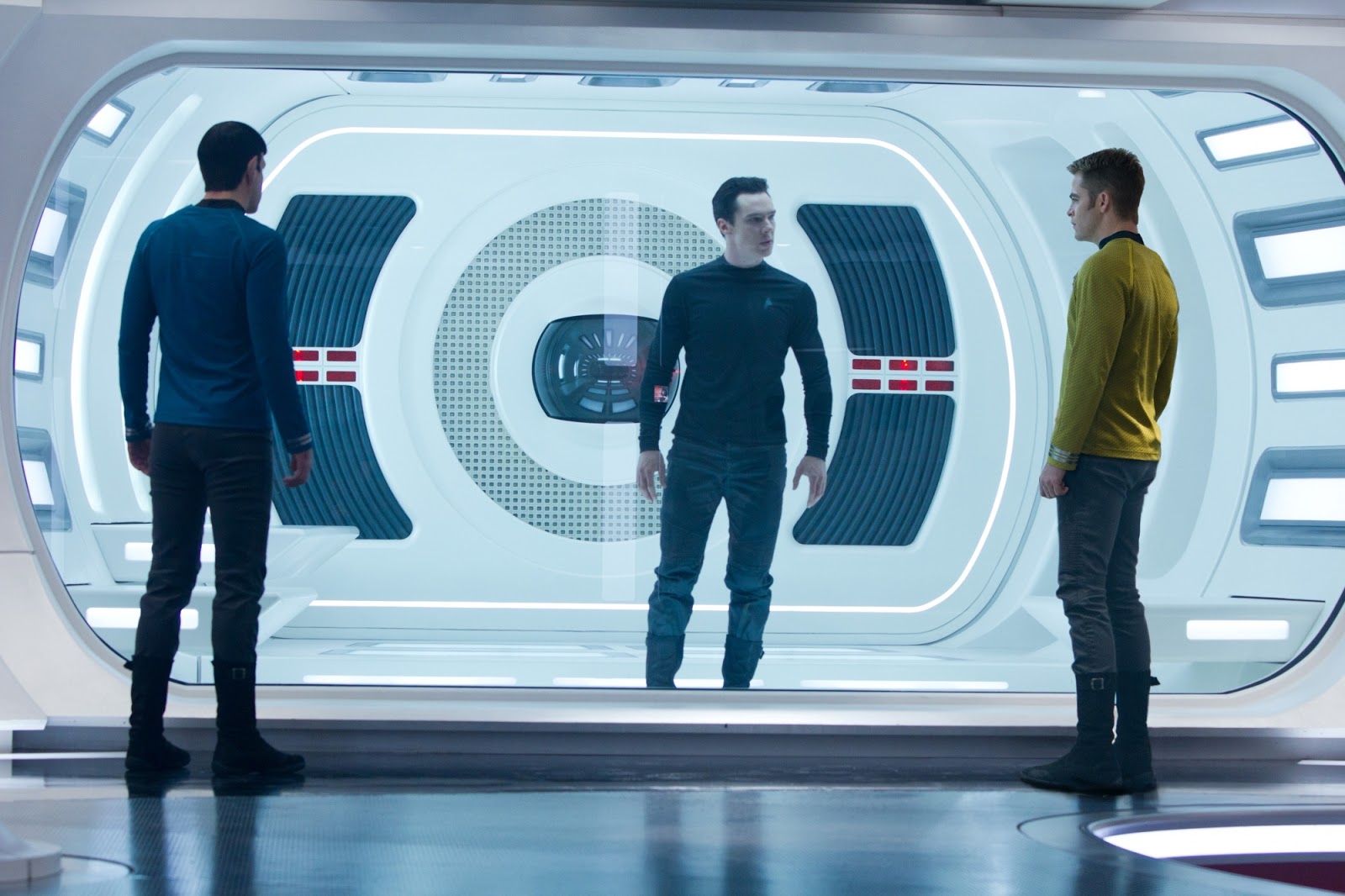 Spock (Zachary Quinto) and Captain Kirk (Chris Pine) confront an imprisoned Khan (Benedict Cumberbatch) in Star Trek Into Darkness (2013)