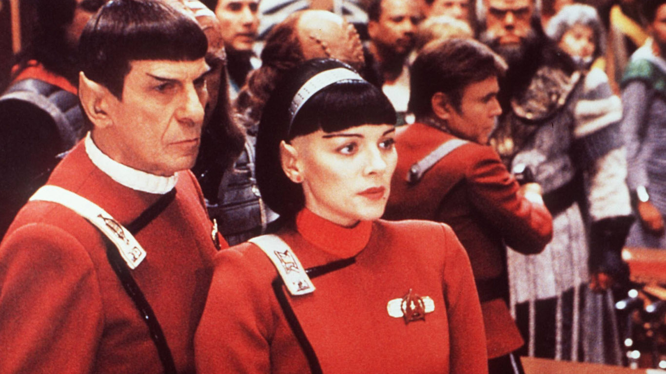 Spock (Leonard Nimoy) and Valeris (Kim Cattrall) in Star Trek VI: The Undiscovered Country (1991)