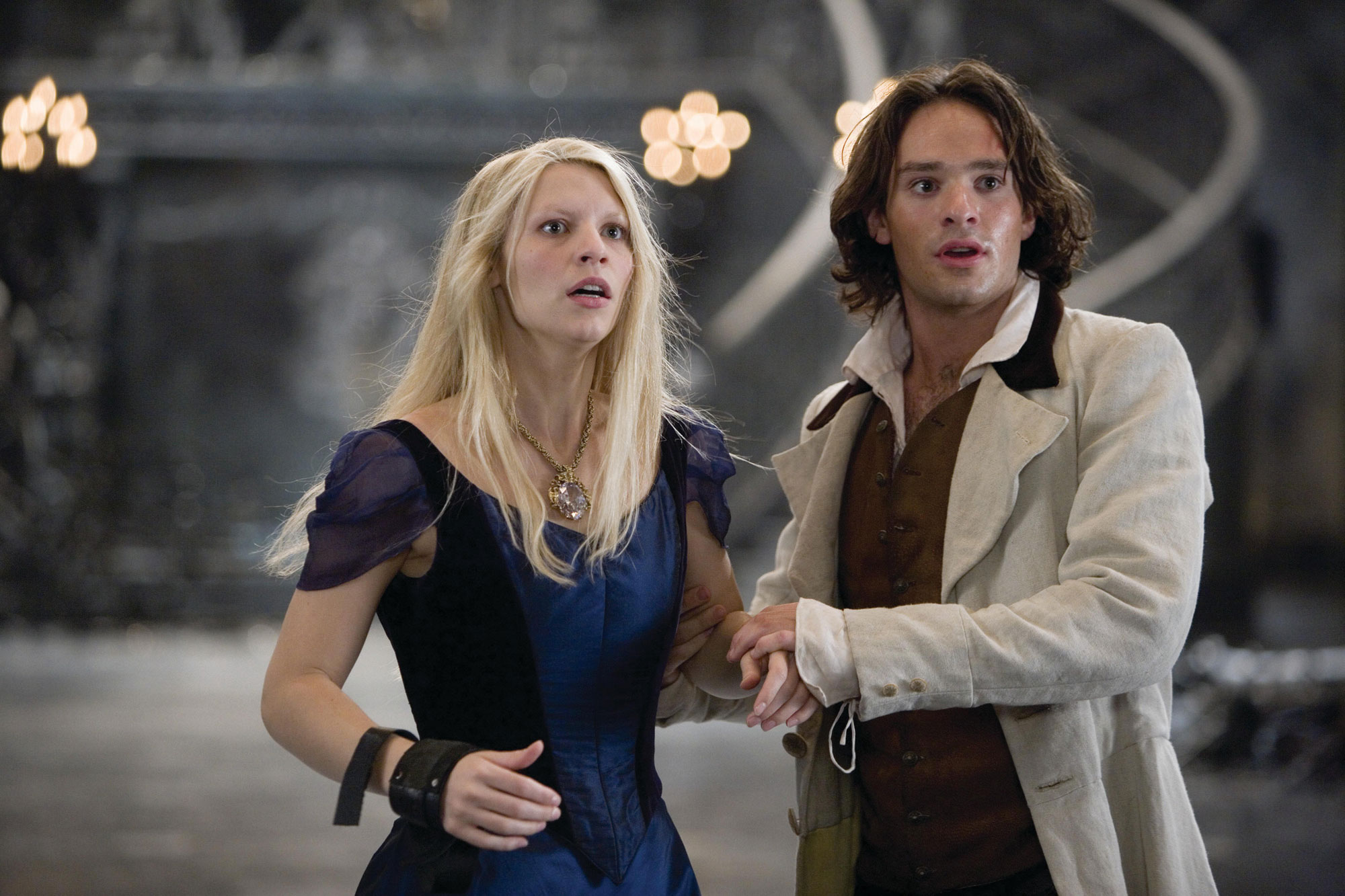 Tristan (Charlie Cox) and Yvaine, the personification of a star (Claire Danes) in Stardust (2007)