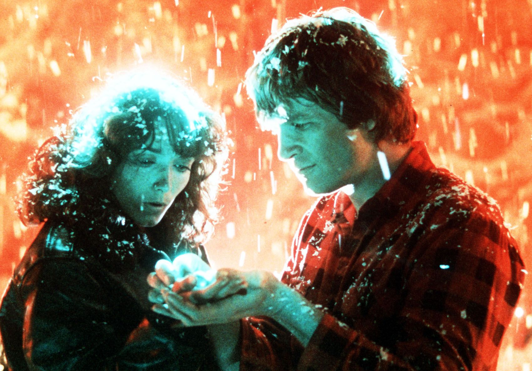 Jenny Hayden (Karen Allen) and Starman (Jeff Bridges) as he activates one of his balls in Starman (1984)