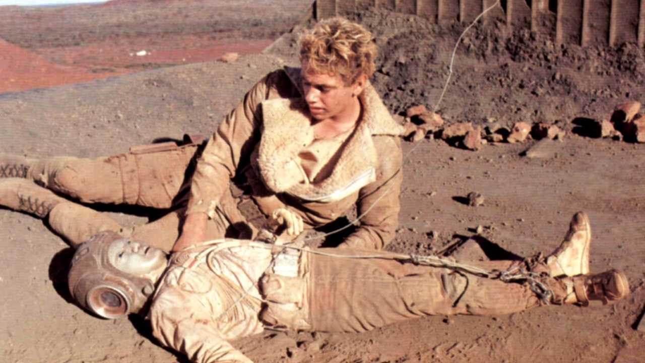 Lorca (John Tarrant) and the android Grid (Deep Roy) in Starship (1984)