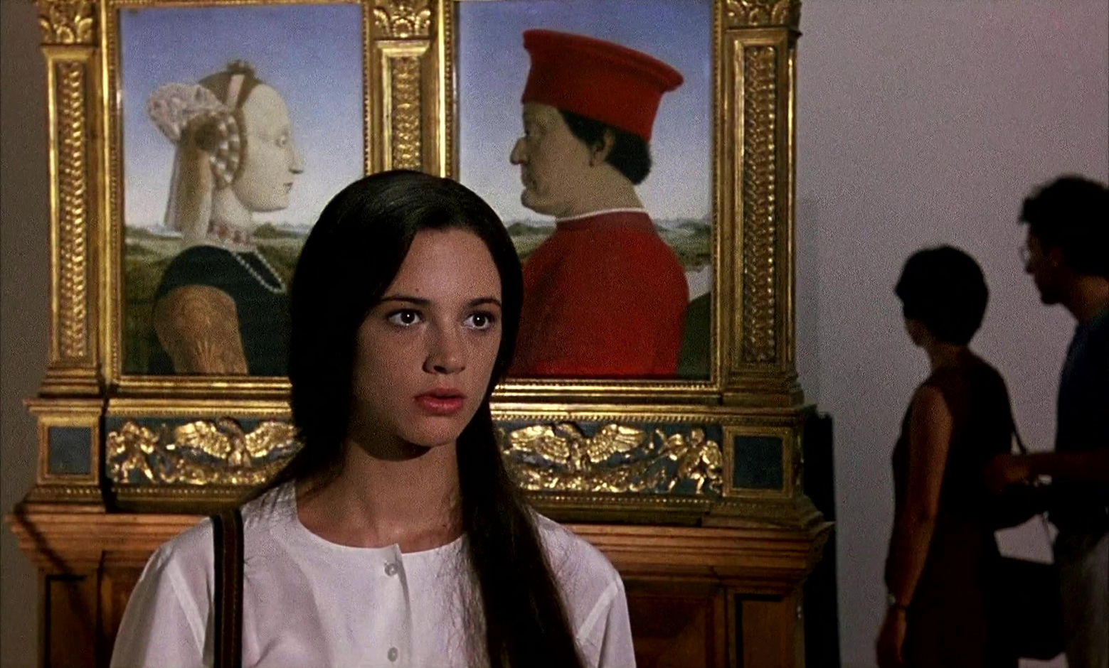 Detective Asia Argento visiting an art gallery in Florence in The Stendhal Syndrome (1996)