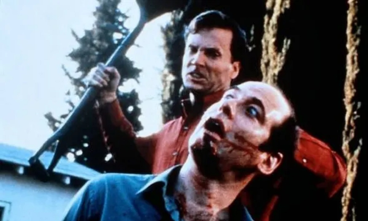 Robert Wightman attacks Stephen Mendel in Stepfather III (1992)