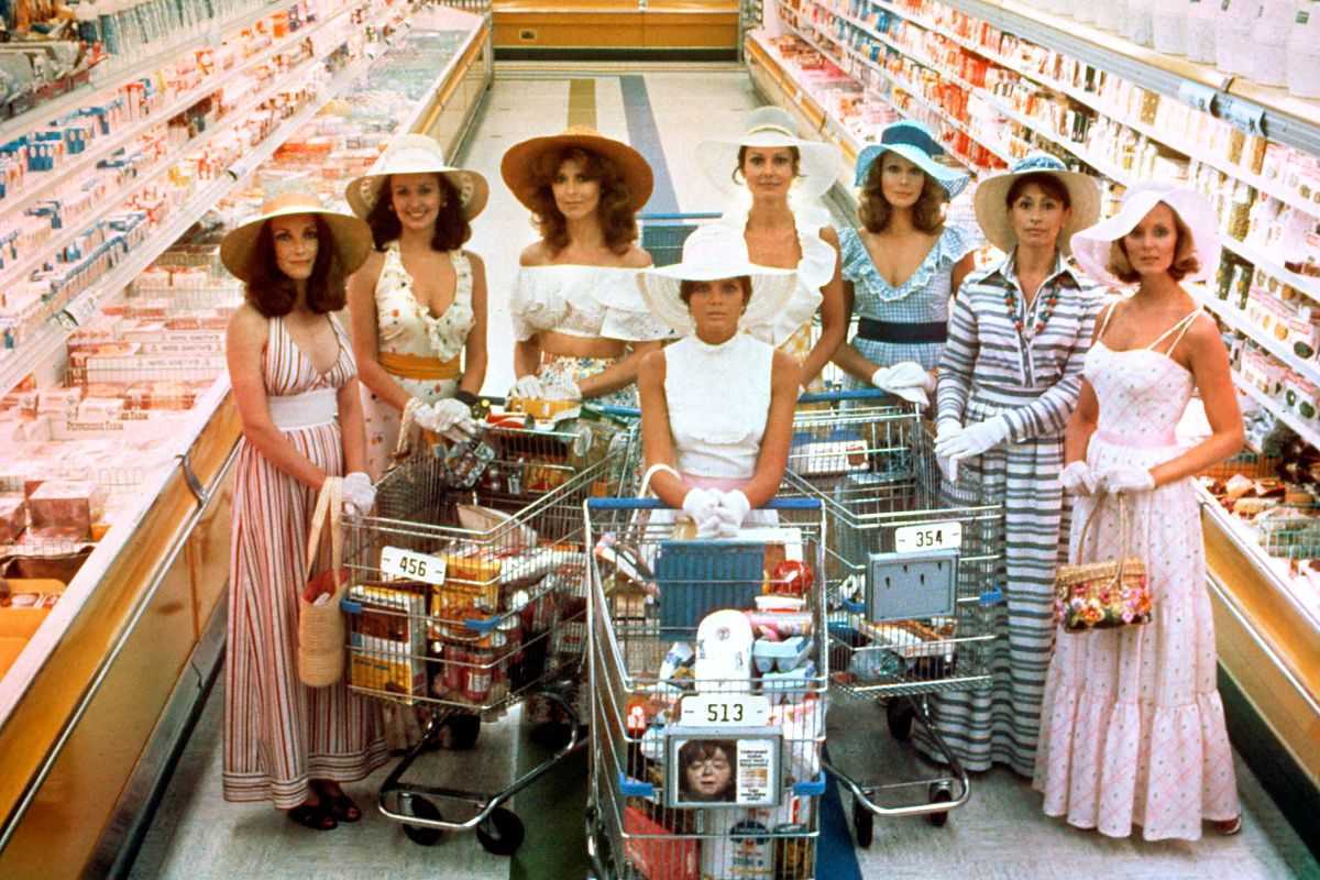 Toni Reid, Carole Mallory, Tina Louise, Katherine Ross, Paula Prentiss, Barbara Rucker, Nanette Newman, Judith Baldwin as The Stepford Wives (1975)