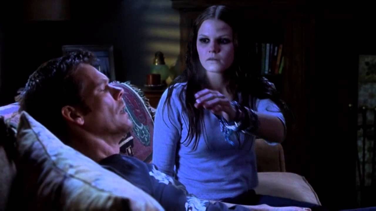 A sleeping Kevin Bacon is visited by dead girl Jennifer Morrison in Stir of Echoes (1999)