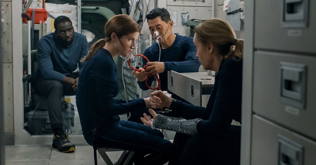 Shamier Anderson, Anna kendrick, Daniel Dae Kim and Toni Collette in Stowaway (2021)