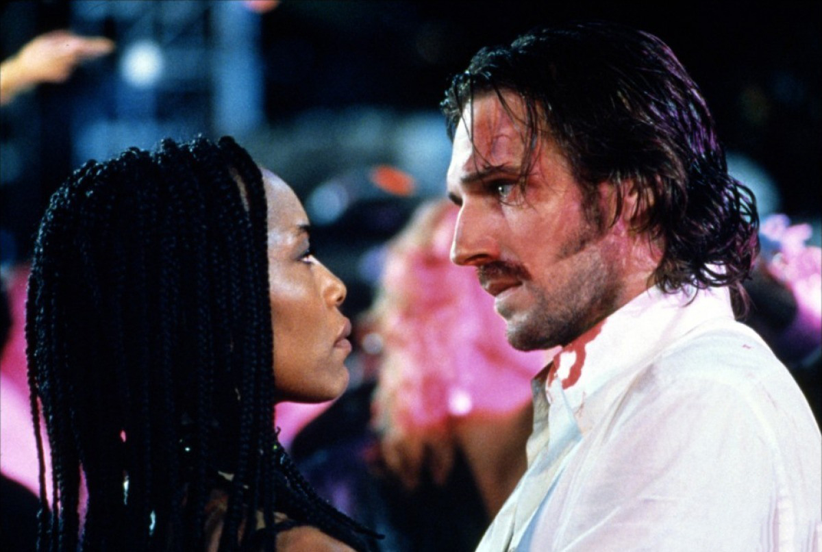 Lornette 'Mace' Mason (Angela Bassett) and Lenny Nero (Ralph Fiennes) in Strange Days (1995)