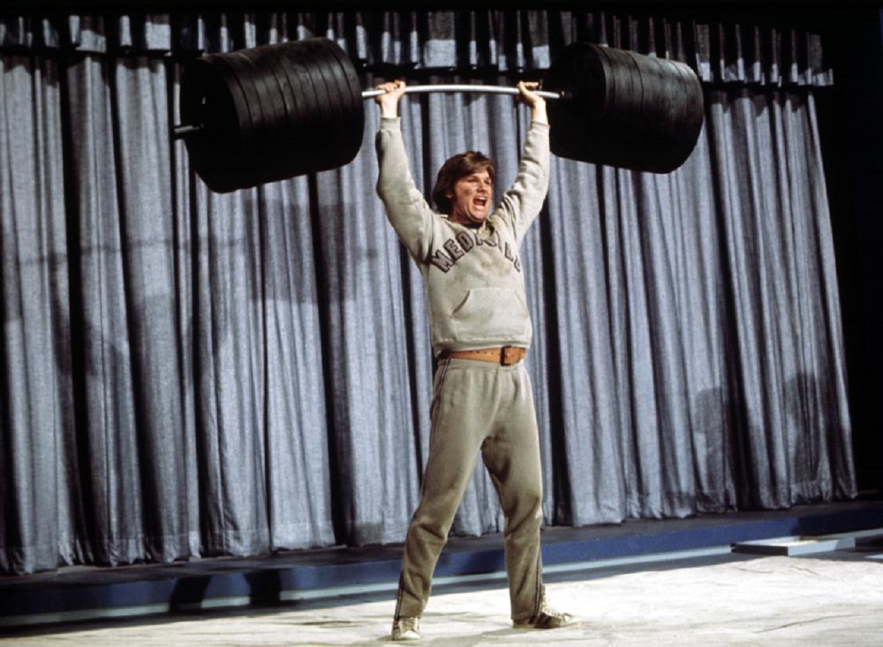 Dexter Reilly (Kurt Russell) lifts weights in The Strongest Man in the World (1975)