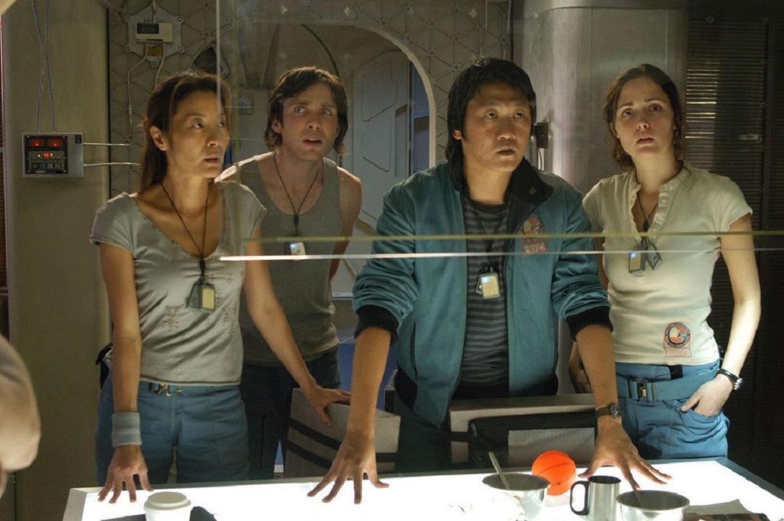 The crew of the Icarus 2 - (l to r) Michelle Yeoh, Cillian Murphy, Benedict Wong and Rose Byrne in Sunshine (2007)