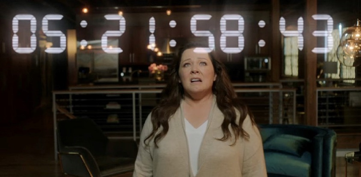 Melissa McCarthy encounters an Artificial Intelligence in Superintelligence (2020)