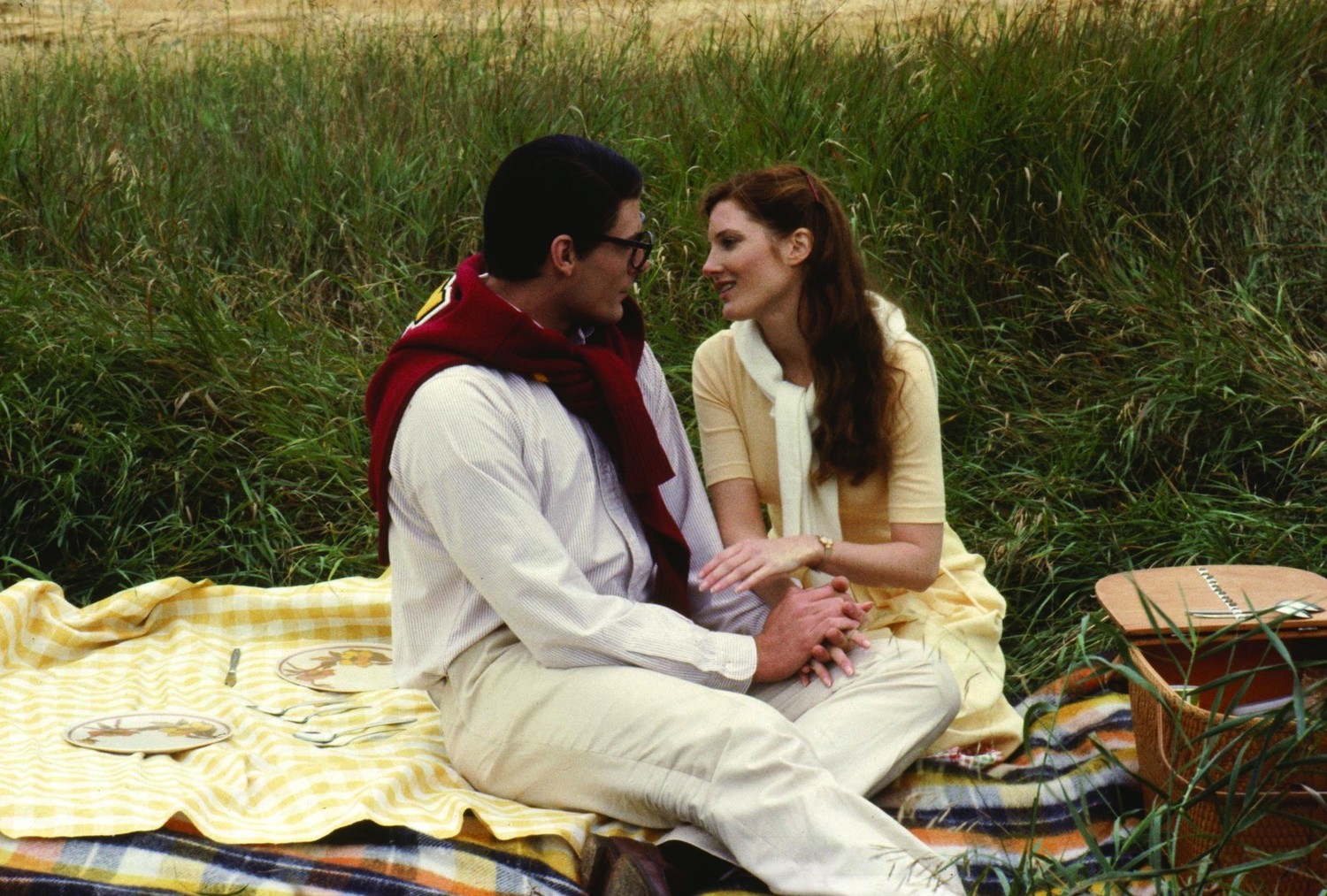 Clark Kent (Christopher Reeve) reconnects with Lana Lang (Annette O'Toole) on a return to Smallville in Superman III (1983)