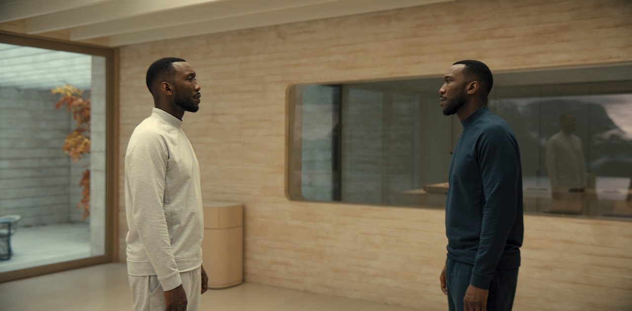 Mahershala Ali and clone in Swan Song (2021)