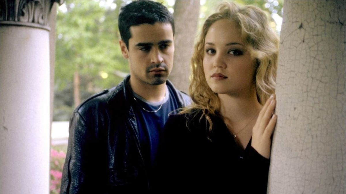 Jesse Bradford with Erika Christensen in Swimfan (2002)